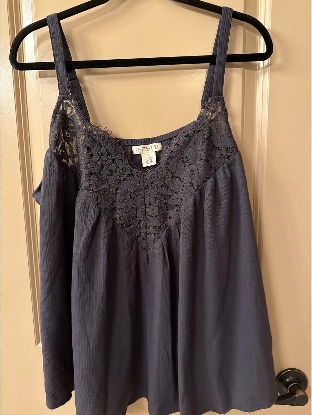 Women's Gray Lace Accent Sleeveless Tank Top